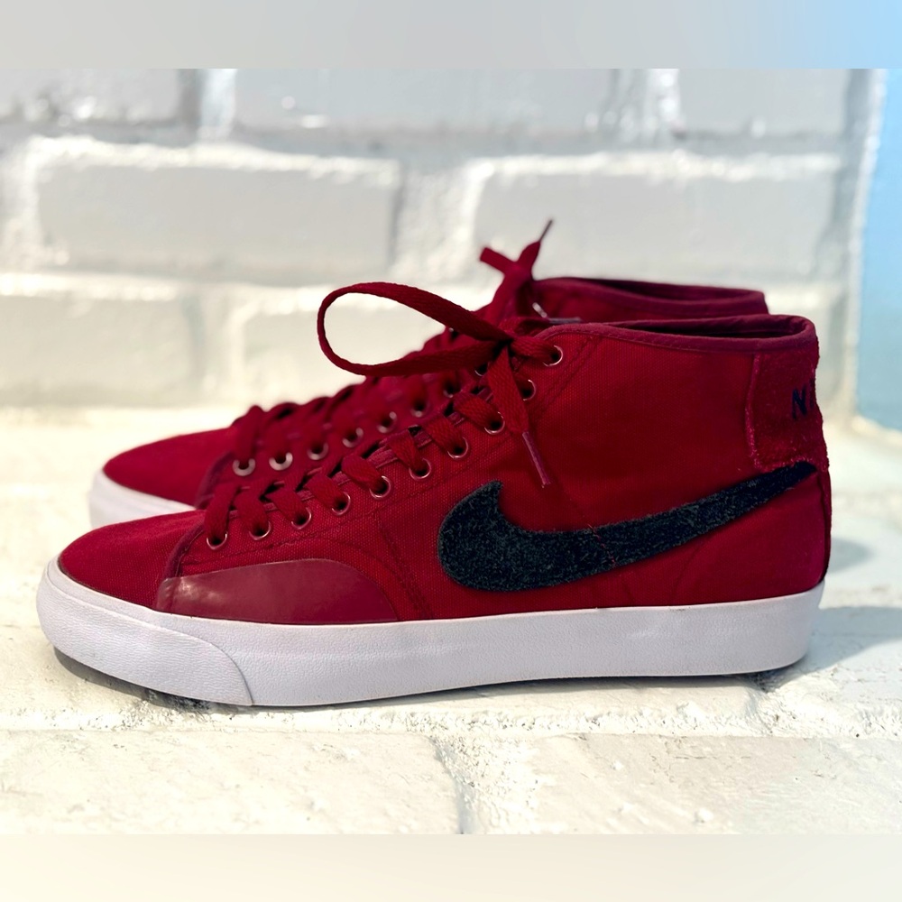 Nike SB Blazer Court Premium Mid Team Red, Men’s size 9, FB1738-604